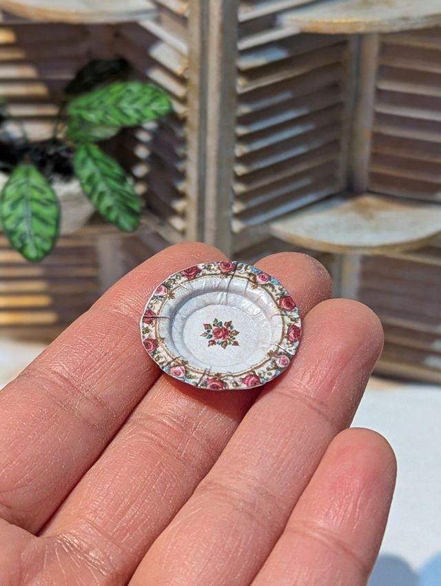 Royale Coronation Plate Designs · 40 Round